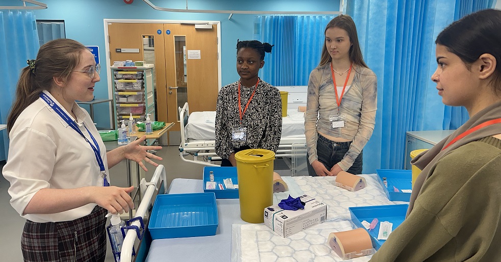 BM5 student Tessa Comley, with Widening Access to Medicine students
